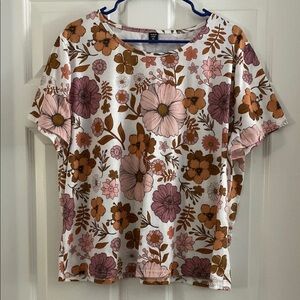 Women’s SHEIN floral short sleeve top 
1XL Curve